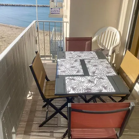 Le Marco Polo T3 Les Pieds Dans L 'eau Et Garage Apartment Le Grau-du-Roi